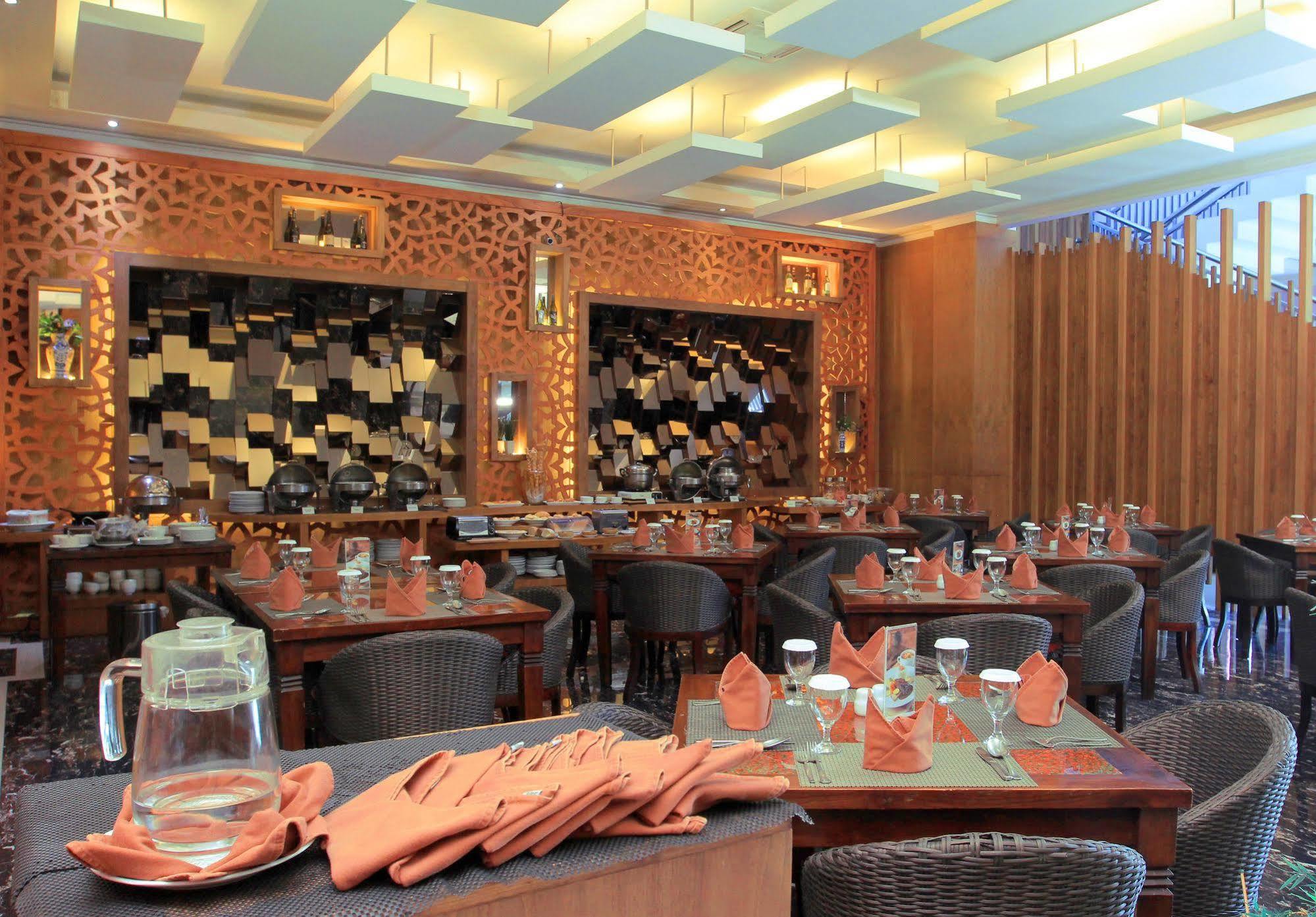 Sahati Hotel Jakarta Exterior foto